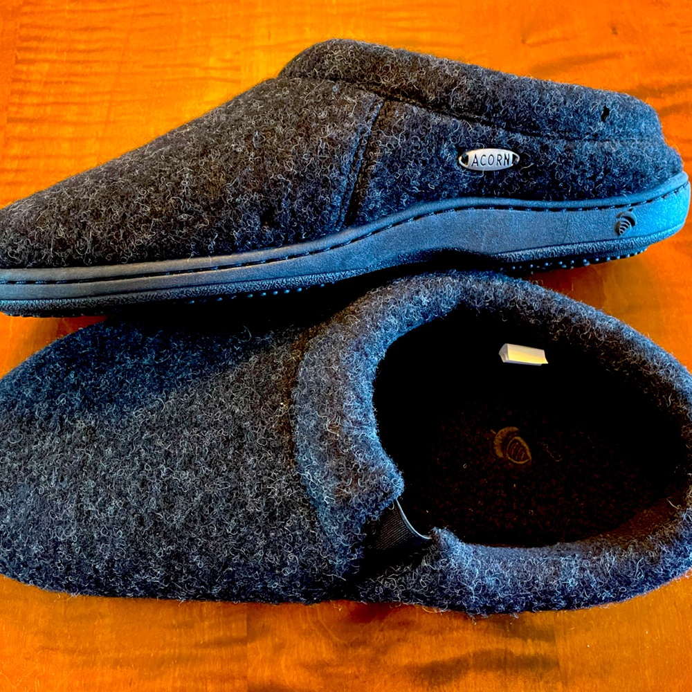 Black Acorn wool slippers NWOT